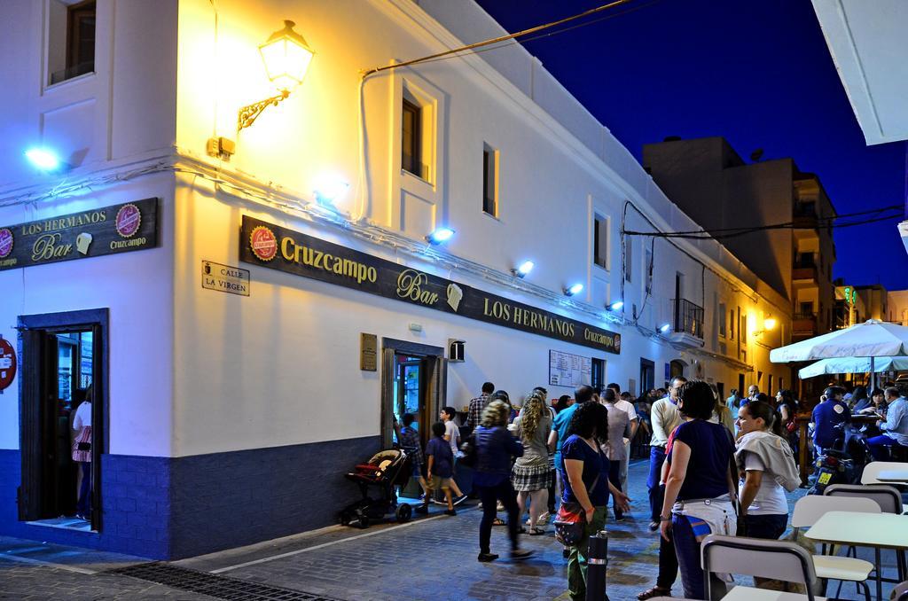 Hostal La Fonda Conil De La Frontera Bagian luar foto