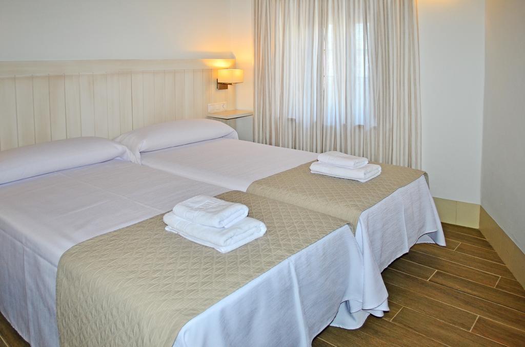 Hostal La Fonda Conil De La Frontera Ruang foto