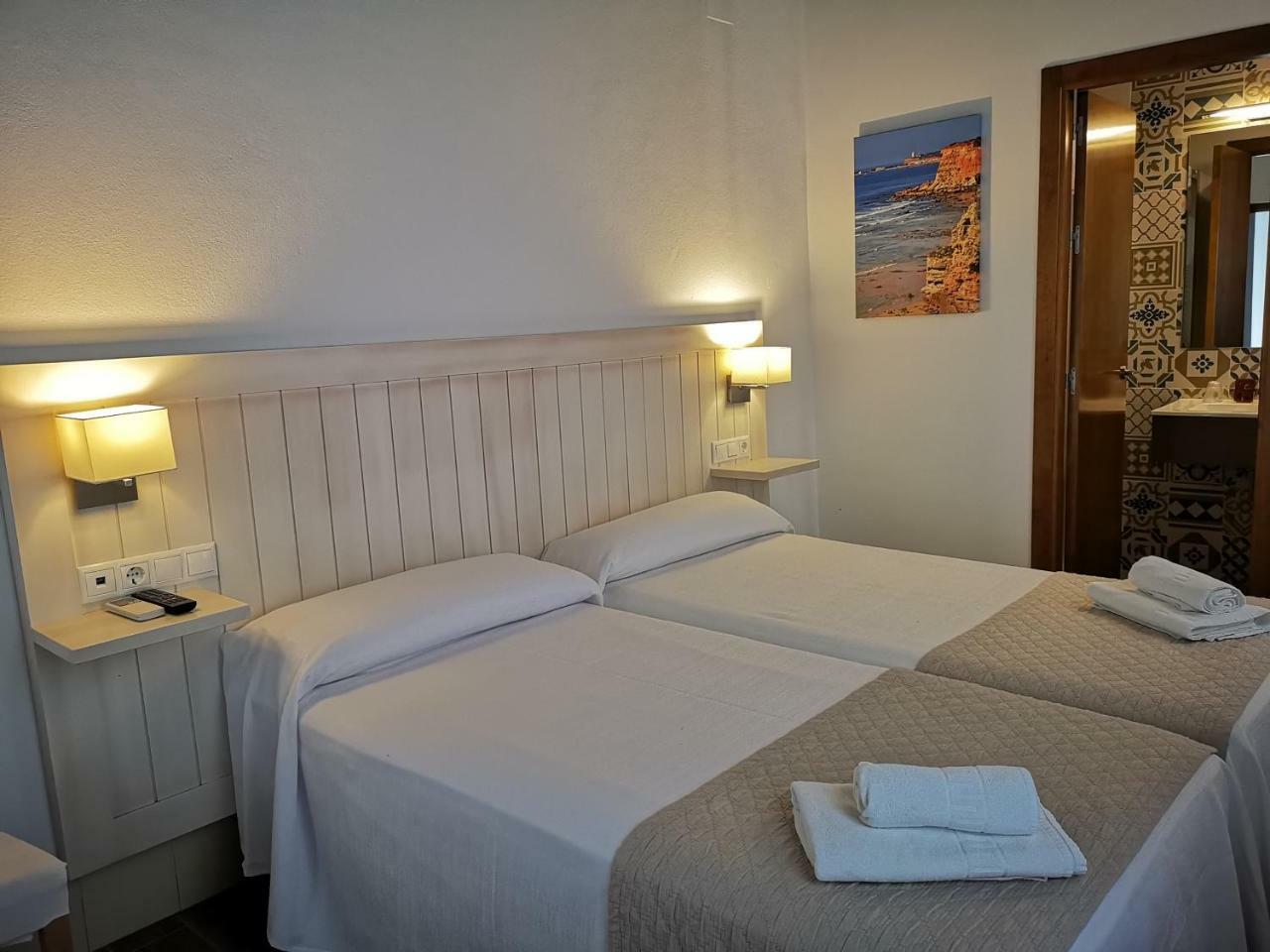Hostal La Fonda Conil De La Frontera Bagian luar foto