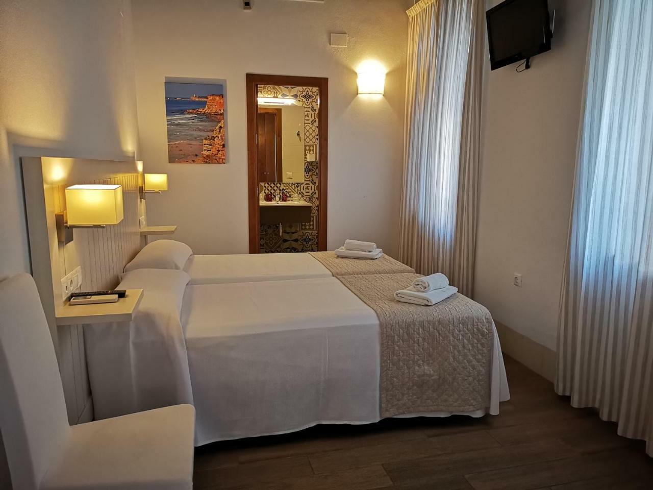 Hostal La Fonda Conil De La Frontera Bagian luar foto